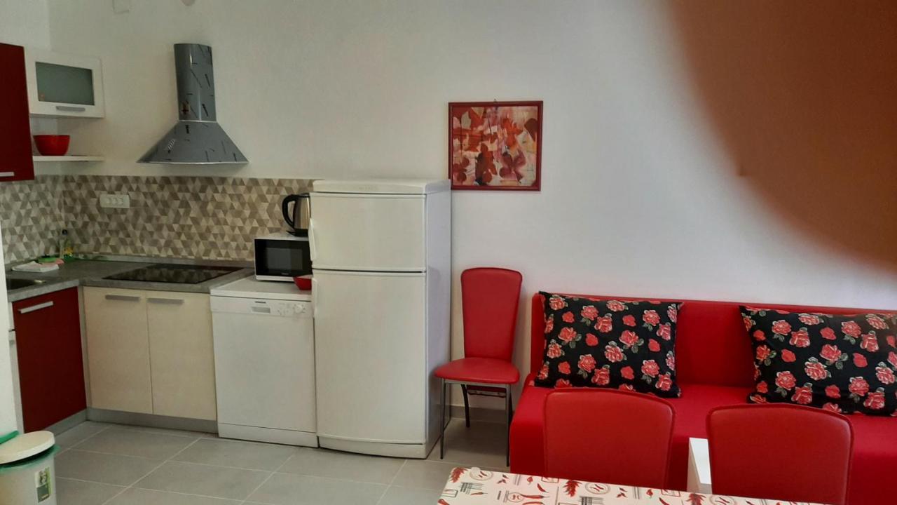 Apartmani Mw, Crveni Apartman 바슈카 외부 사진