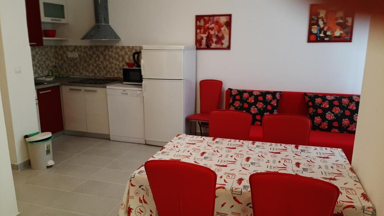 Apartmani Mw, Crveni Apartman 바슈카 외부 사진